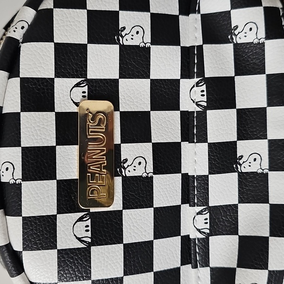 Peanuts "Snoopy" Mini Backpack - Picture 2 of 10